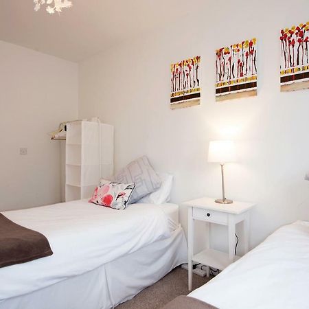 Villa Dalton Crescent Durham Esterno foto