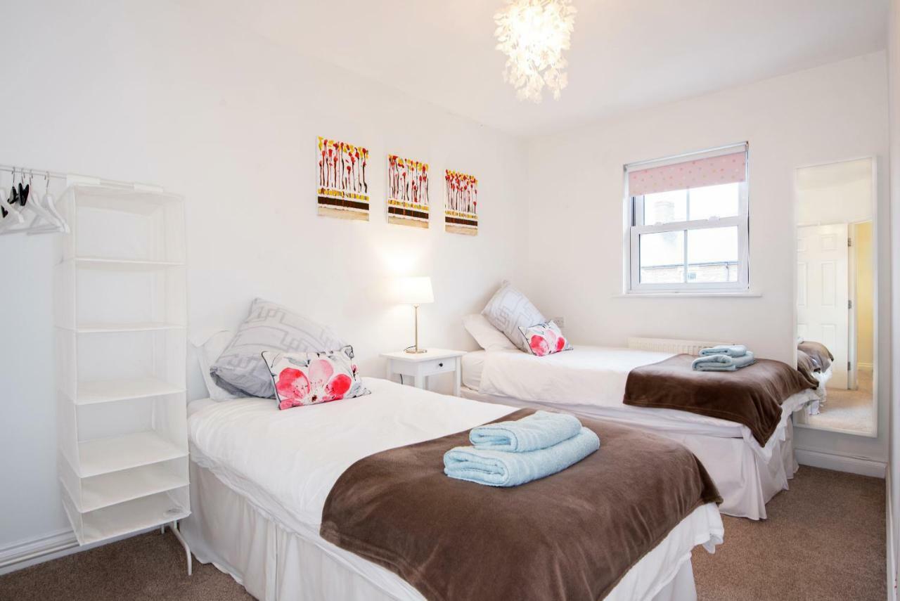 Villa Dalton Crescent Durham Esterno foto